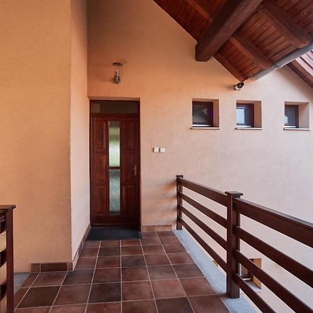 Lujza Apartman Goedoello Apartment Bagian luar foto