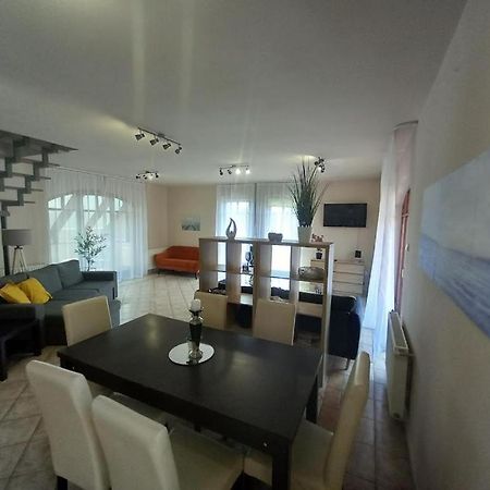 Lujza Apartman Goedoello Apartment Bagian luar foto