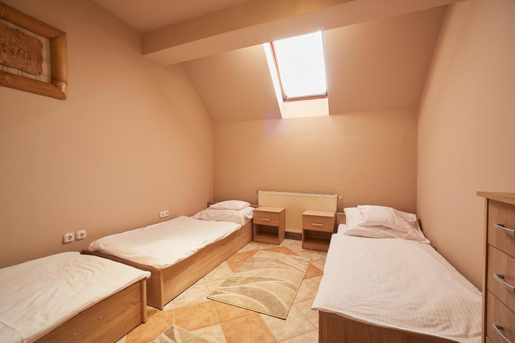 Lujza Apartman Goedoello Apartment Bagian luar foto