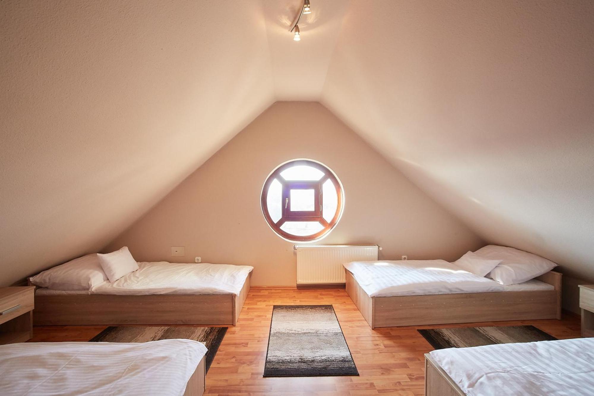 Lujza Apartman Goedoello Apartment Bagian luar foto