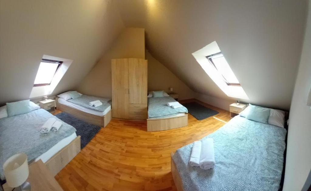 Lujza Apartman Goedoello Apartment Bagian luar foto
