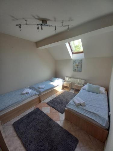Lujza Apartman Goedoello Apartment Bagian luar foto
