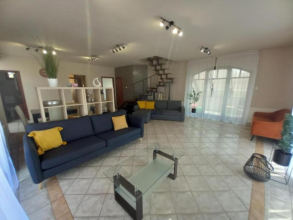 Lujza Apartman Goedoello Apartment Bagian luar foto