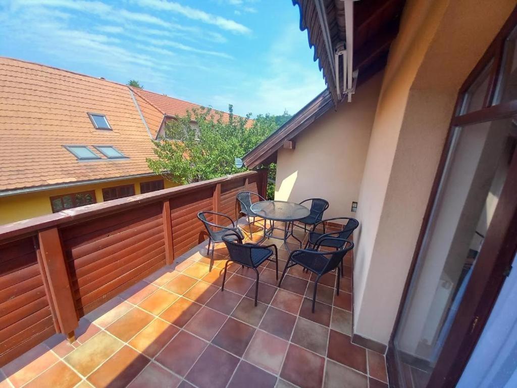 Lujza Apartman Goedoello Apartment Bagian luar foto